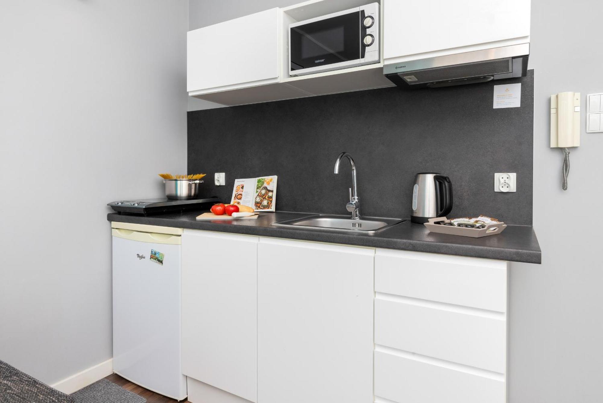 Sky Blue Chmielna Near Old Town In By Renters *