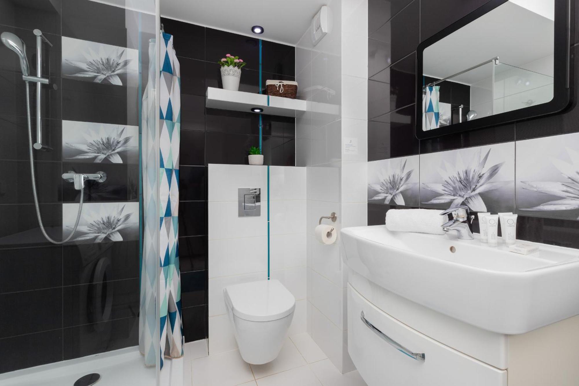 Apartment Sky Blue Chmielna Near Old Town In By Renters Gdansk