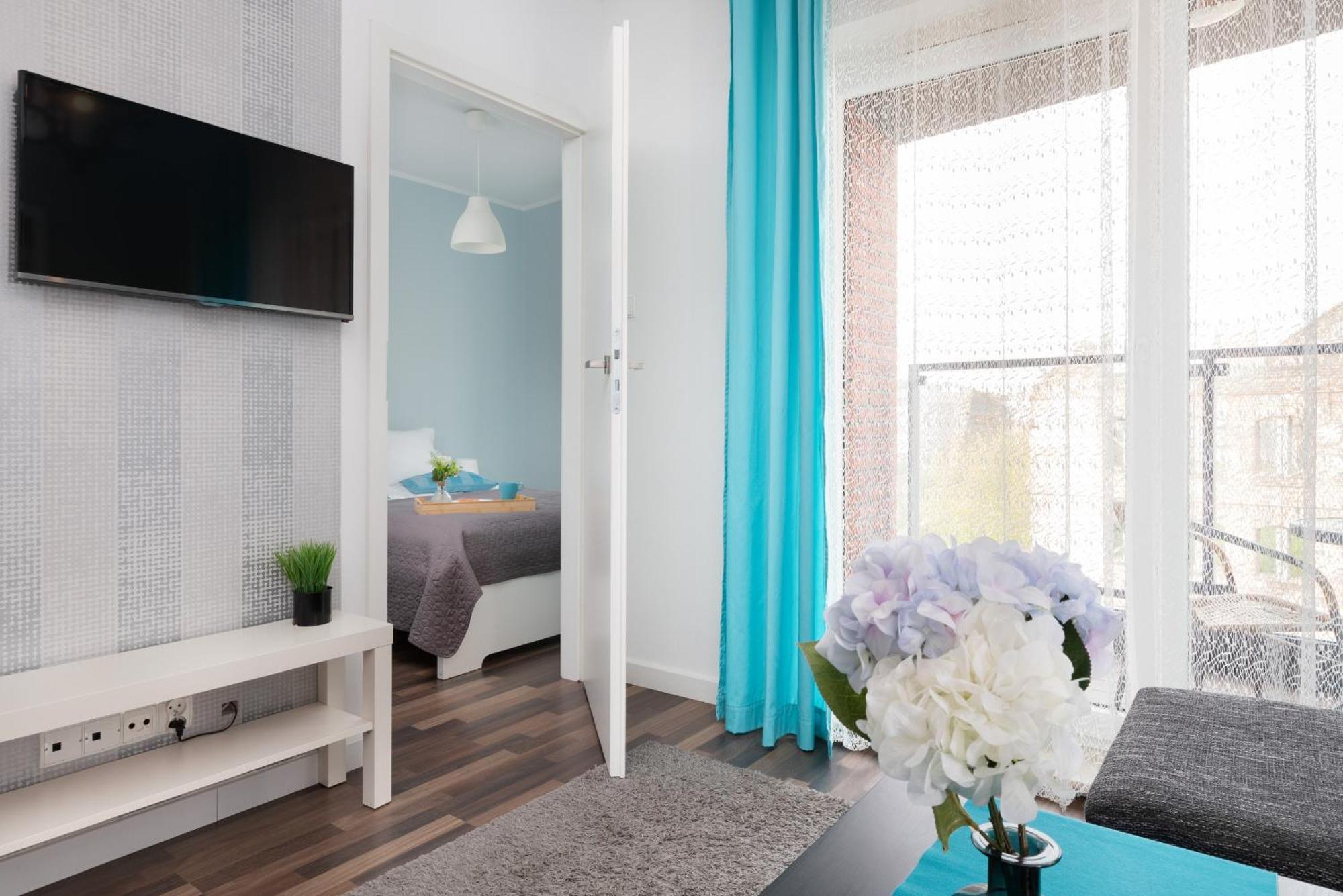 Apartment Sky Blue Chmielna Near Old Town In By Renters